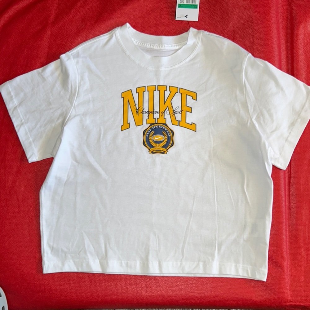 Nike Girls’ Sportswear T-Shirt